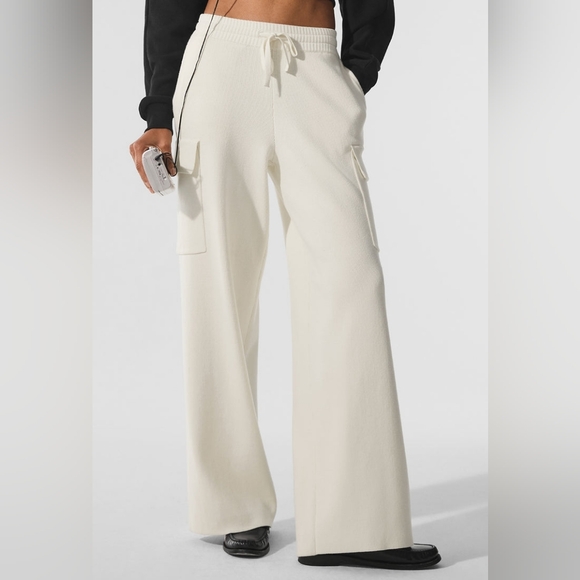 ALO Yoga Pants - Scholar Knit High-Waist Cargo Pant